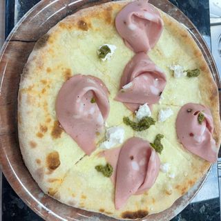 Pizza Mortadella Pistacchio E Ricotta
