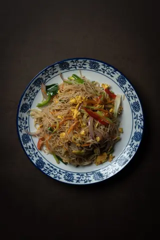 Spaghetti di riso con verdura