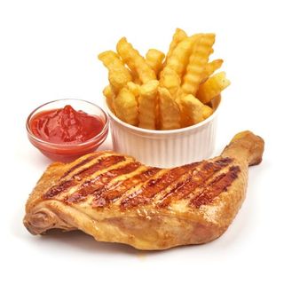 1/4 Pollo A La Brasa Con Tallarines Tres Delicias Con Patatas Fritas