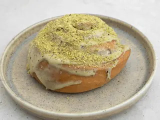 Cinnamon Roll Pistacho (120g)