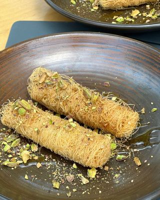 Feta în kataif cu fistic și miere