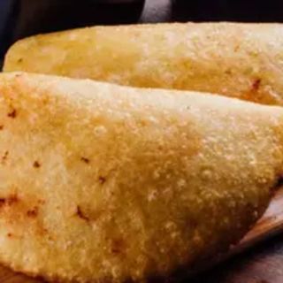 Empanada de Carne Mechada y Queso Amarillo