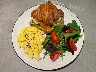 Круасан з лососем (365g)