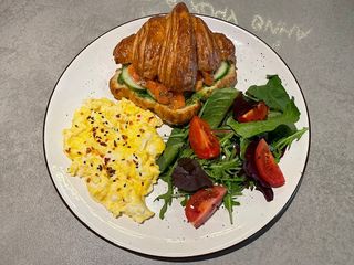 Круасан з лососем (365g)