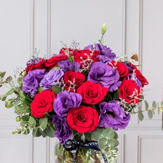 París - Rosa Roja y Lisianthus Morado