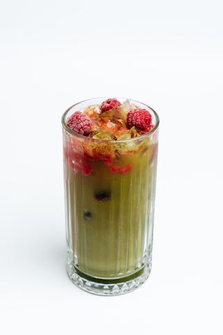 Матча тоник с пюре малина 