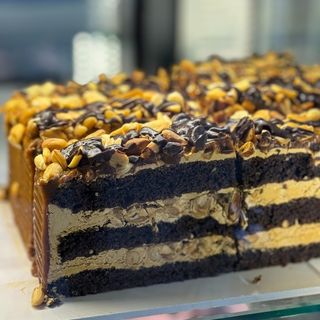 ნაცხვარი შესქელებული რძით და მიწისთხილით