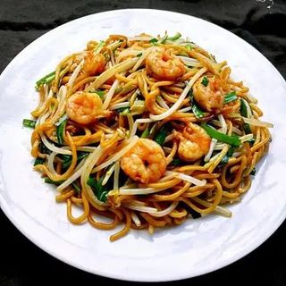 Spaghetti saltati con gamberi