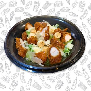 84. Ensalada César con pollo cajún