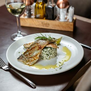 Filet dimljene pastrmke