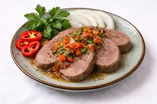 Juneći jezik sa salsom