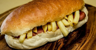 Panino würstel e patatine