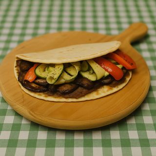 N.7 mozzarella, melanzane, zucchine peperoni