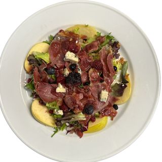 Ensalada De Jamon con manzana y frutos rojos 