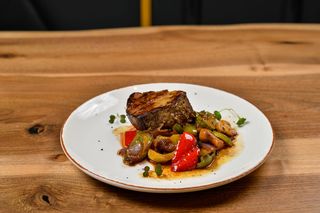 Biftek sa grilovanim povrćem