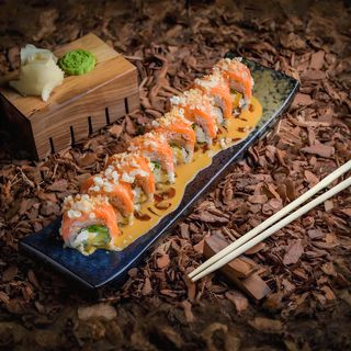 Somon în flăcări cu crab de zăpadă