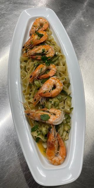 Tagliatelle cu creveti si dovlecei