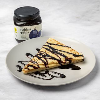 Palačinka sa džemom od šljiva