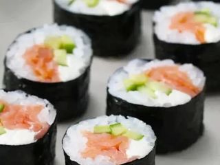Maki Salmón Con Aguacate (6 Uds.)