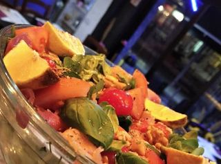 Insalata al salmone e noci