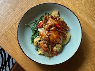 Курочка теріякі з трюфельним шпинатом (280g)