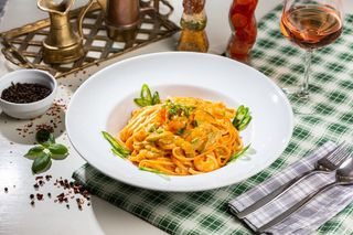 Linguini cu creveţi şi dovlecei