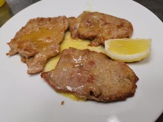11.Скалопини от италианско телешко месо в лимонов сос (270г)