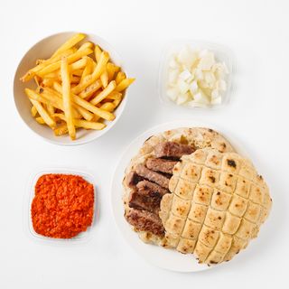 Ćevapčići u lepinji i pomfrit