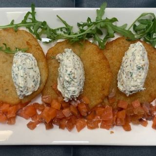 Картоплянi оладки з сьомгою i Крем-сиром (330г)