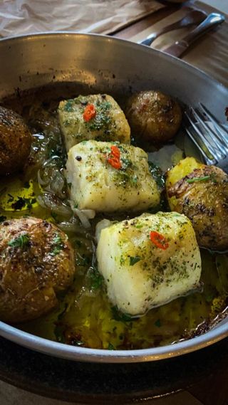 Bacalhau à Lagareiro c/Batata à Murro e Grelos