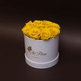 9 trandafiri criogenați galbeni în cutie de lux mică alba