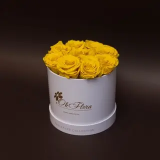 9 trandafiri criogenați galbeni în cutie de lux mică alba