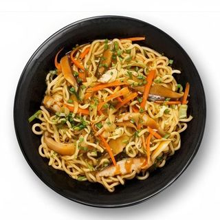 Wok yakisoba con shiitake y salsa tonkatsu