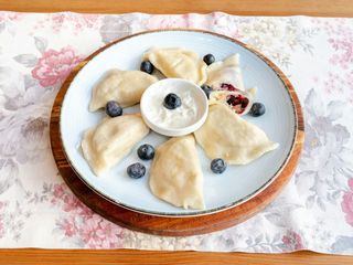 z twarogiem i borówkami (Półtorej porcji 9 sztuk)