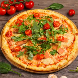 Пицца с копченой семгой