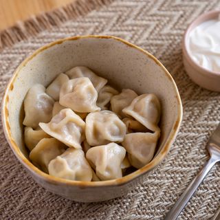 Пельмені зі свининою та телятиною зі сметаною 