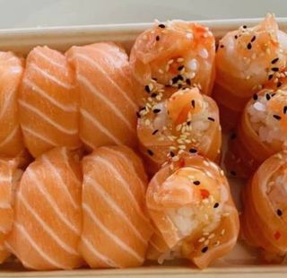 Joi Maki de Salmão + Nigiri de Salmão