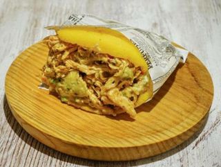 Arepa De Pollo Y Queso 