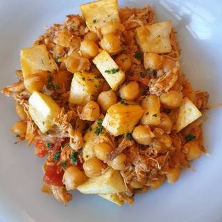 Ropa Vieja Con Papas Fritas