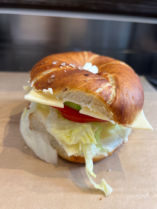 Бейгъл сандвич Чийзъс Крайст  (300г)