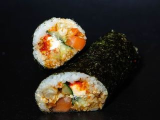 Рол З копченим лососем (330g)