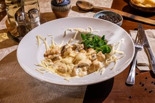 Piept de pui cu ciuperci in sos