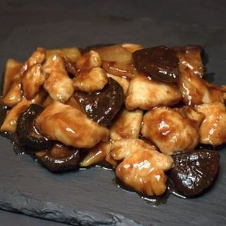 Pollo Con Bambú Y Setas Chinas