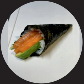 80 Temaki De Aguacate Y Salmón Con Salsa (1 Ud.)