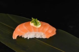 Salmon Mayo Nigiri (30g)