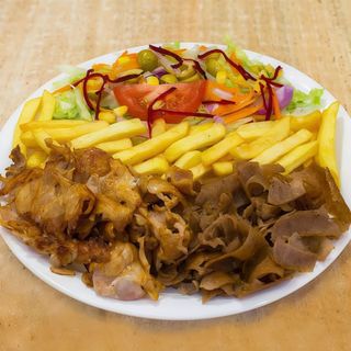 Kebab En Plato Con Patatas