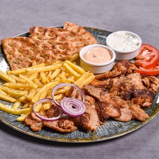 Gyros de pui la farfurie