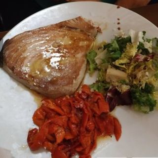 Atún A La Plancha Con Pimentada