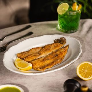 ფხაგამოცლილი კალმახი ქინძმარის სოუსით