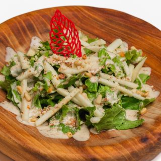 Зелёный салат из Алматинских яблок